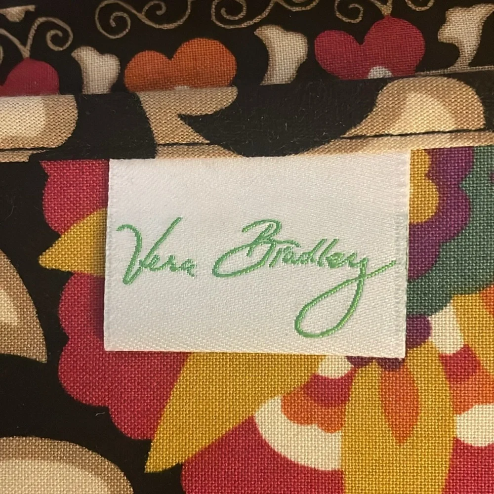 EUC Vera Bradley Kindle or paperback cover.